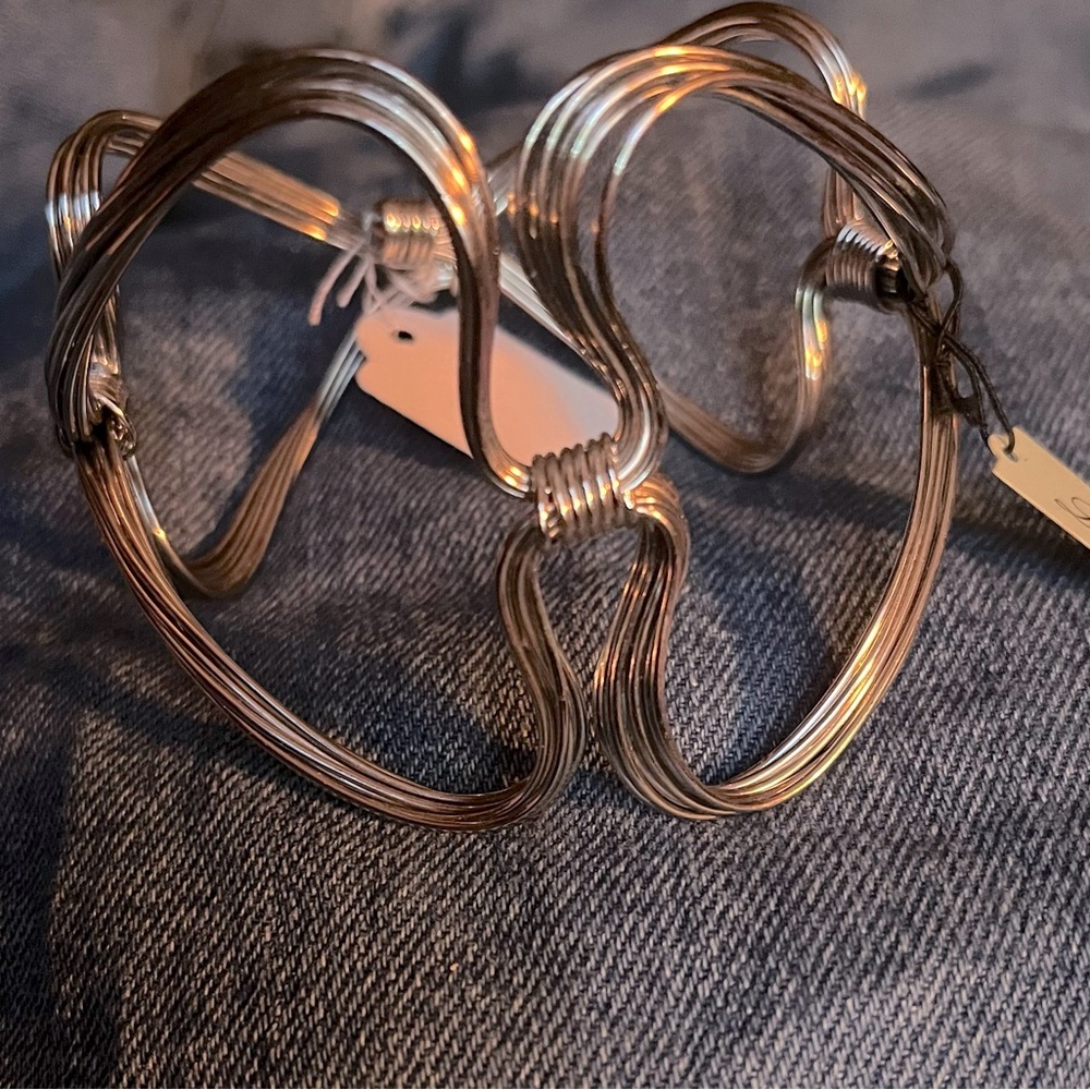 🌺🌺Unique heart ❤️ adjustable silver multi-wire cuff bracelet.🌺🌺